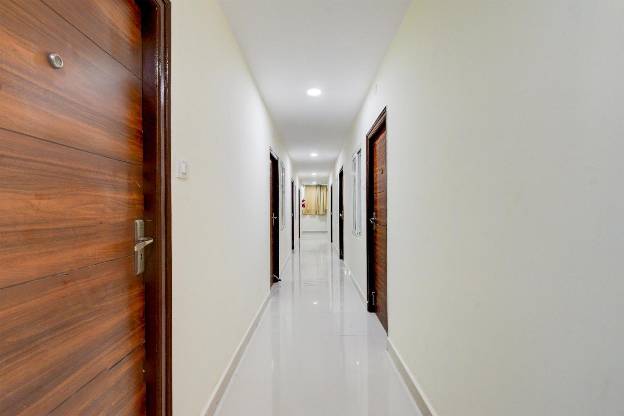Super Townhouse Kukatpally North Formerly Munagala Arcade Hyderabad Bagian luar foto