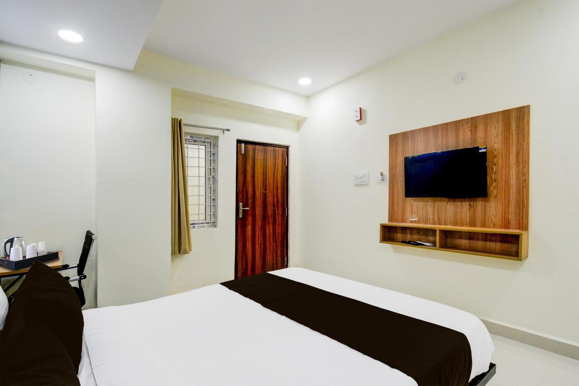 Super Townhouse Kukatpally North Formerly Munagala Arcade Hyderabad Bagian luar foto