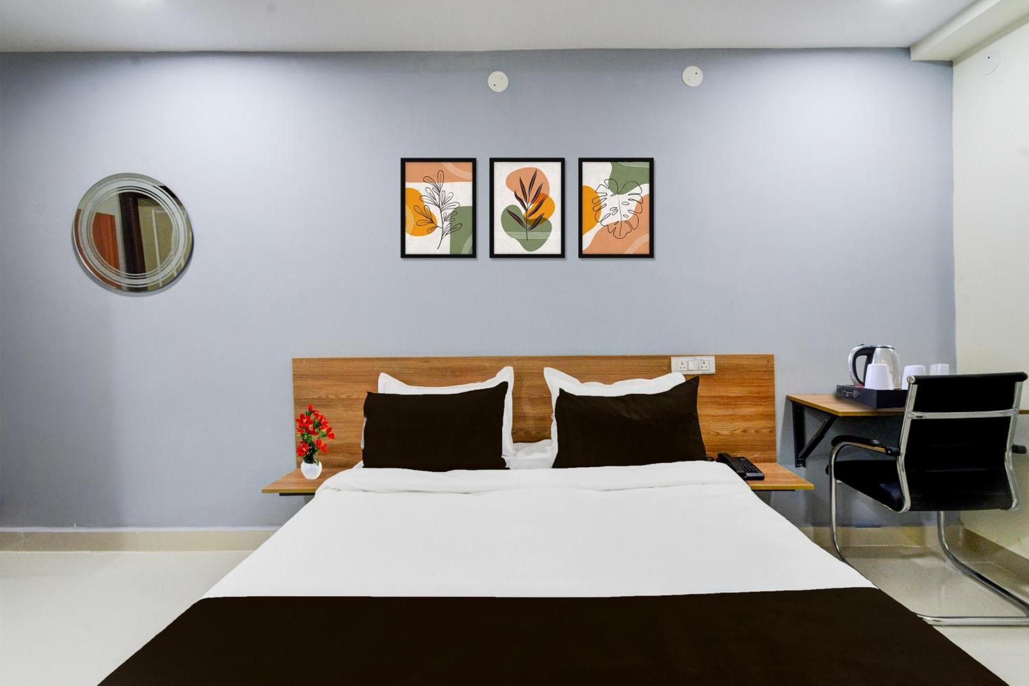 Super Townhouse Kukatpally North Formerly Munagala Arcade Hyderabad Bagian luar foto