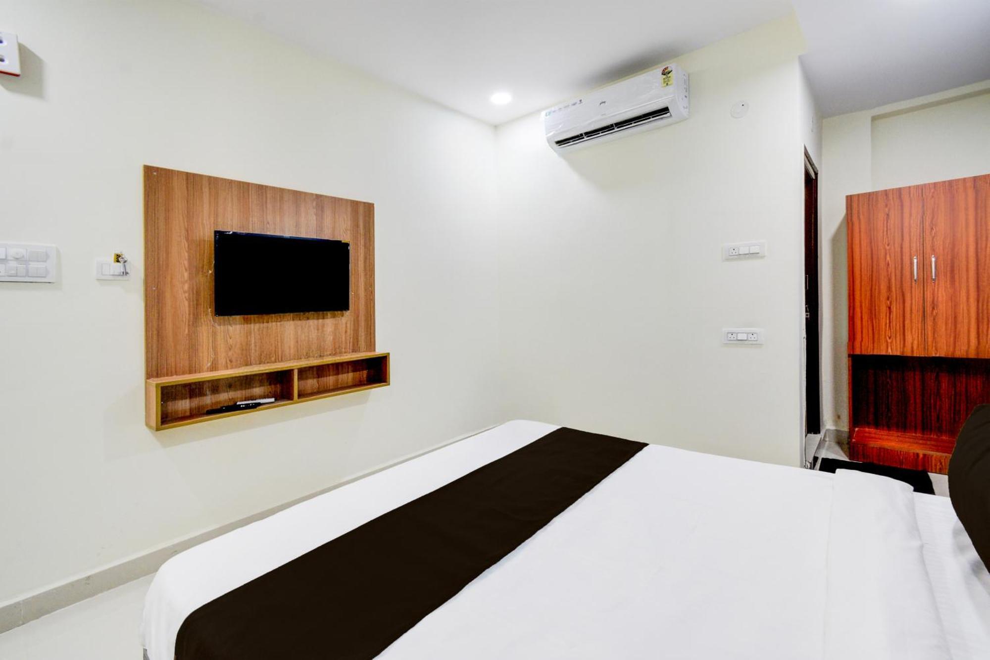 Super Townhouse Kukatpally North Formerly Munagala Arcade Hyderabad Bagian luar foto