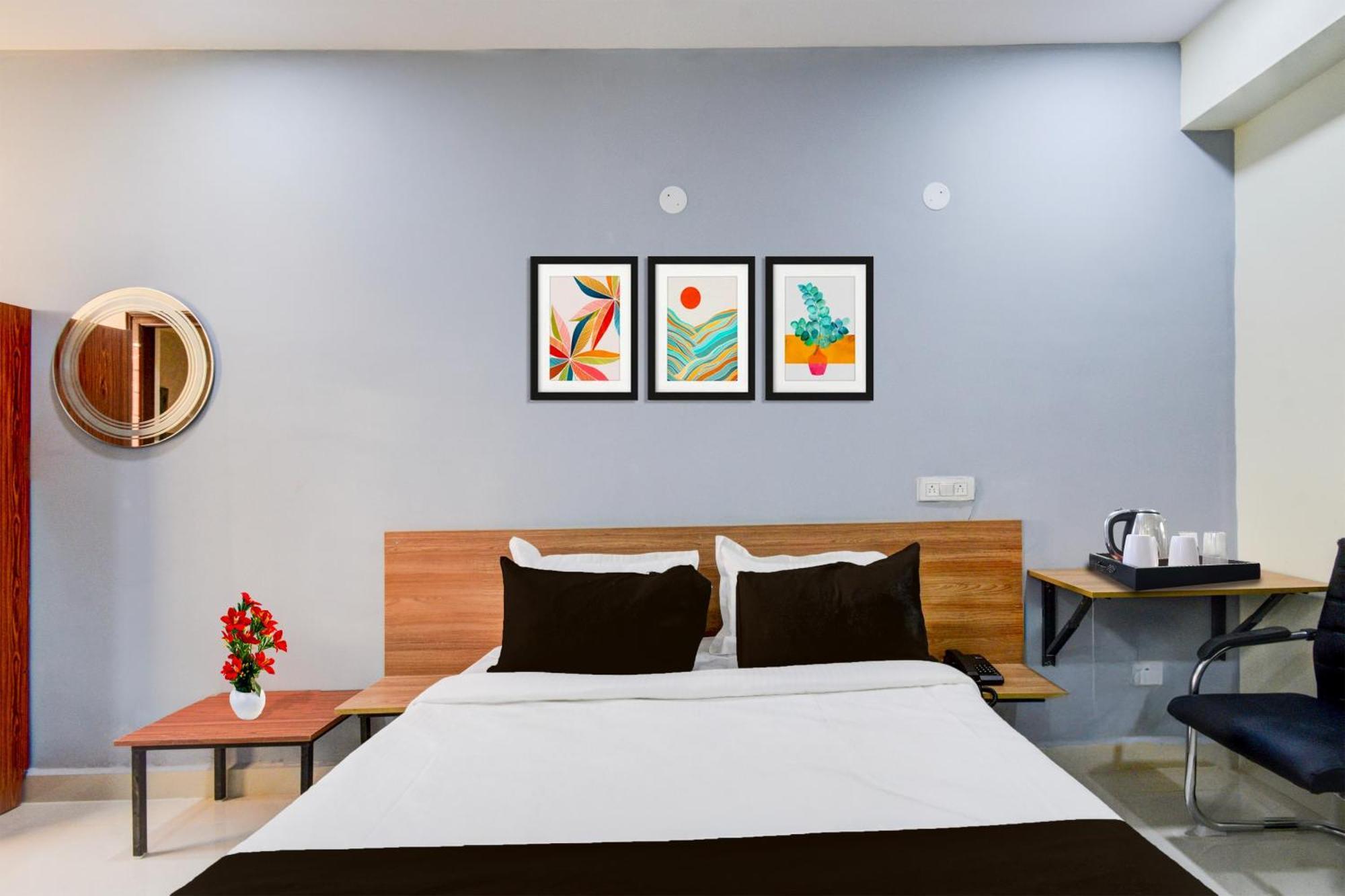 Super Townhouse Kukatpally North Formerly Munagala Arcade Hyderabad Bagian luar foto
