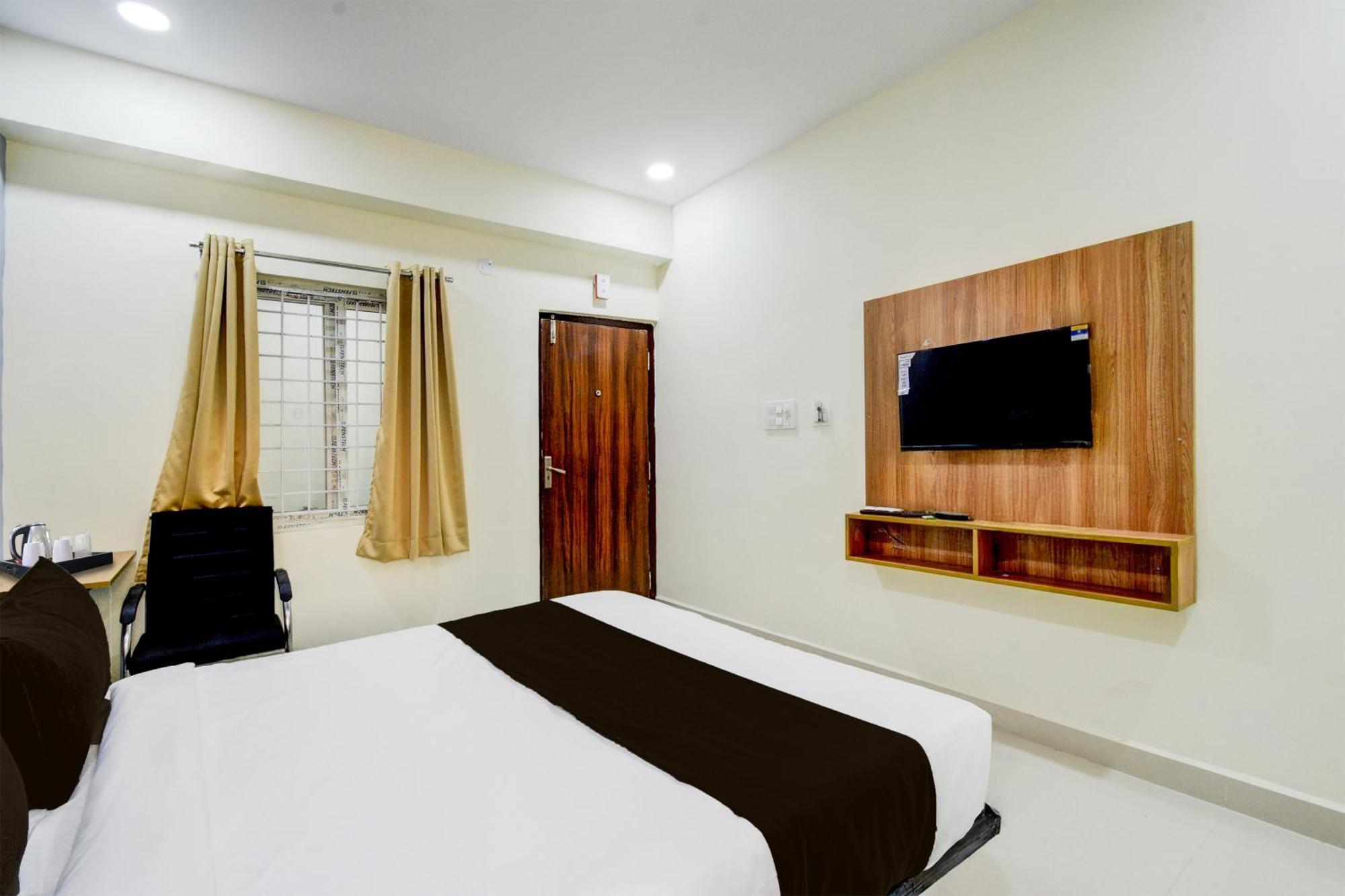 Super Townhouse Kukatpally North Formerly Munagala Arcade Hyderabad Bagian luar foto