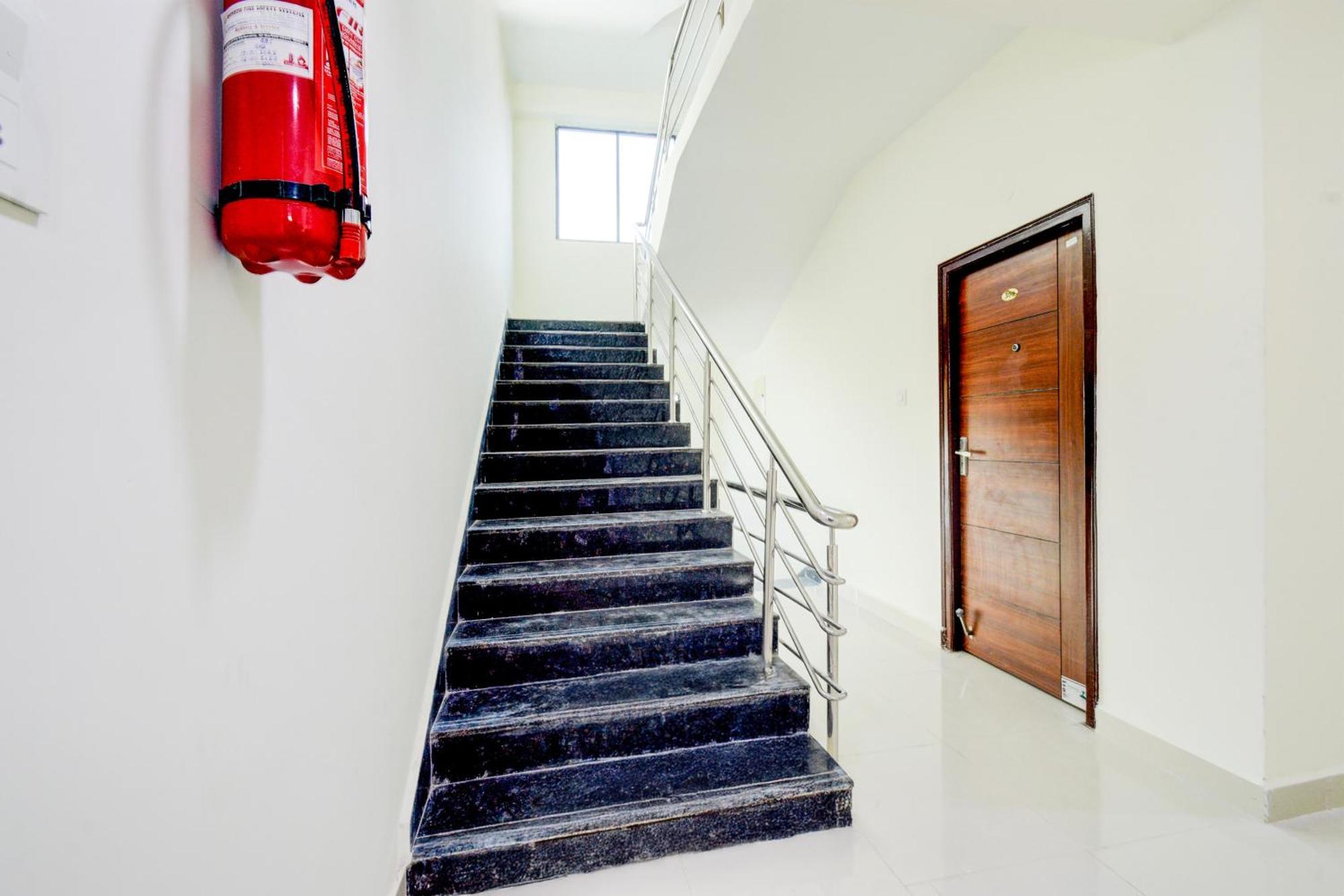 Super Townhouse Kukatpally North Formerly Munagala Arcade Hyderabad Bagian luar foto